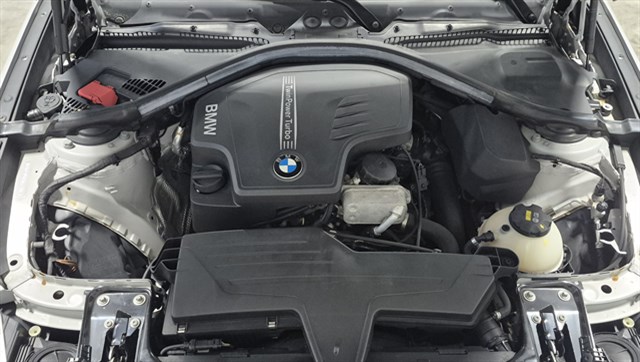 BMW 3 Series photo 10