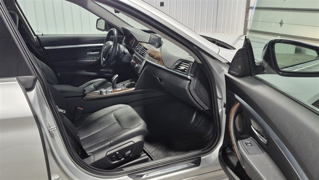 BMW 3 Series photo 22
