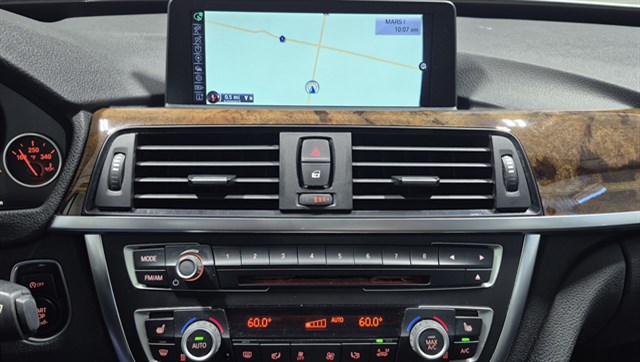 BMW 3 Series photo 14