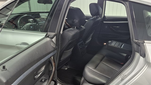 BMW 3 Series photo 21