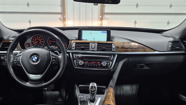 BMW 3 Series photo 11