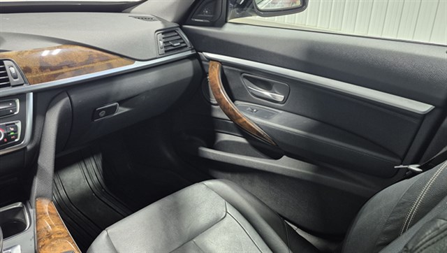 BMW 3 Series photo 17