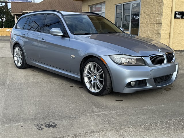 2011 BMW 3 Series 328i's photo