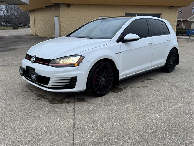 2015 Volkswagen Golf GTI SE's photo