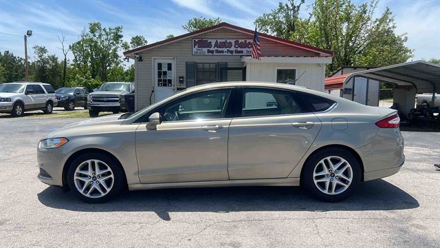 2016 Ford Fusion SE FWD's photo