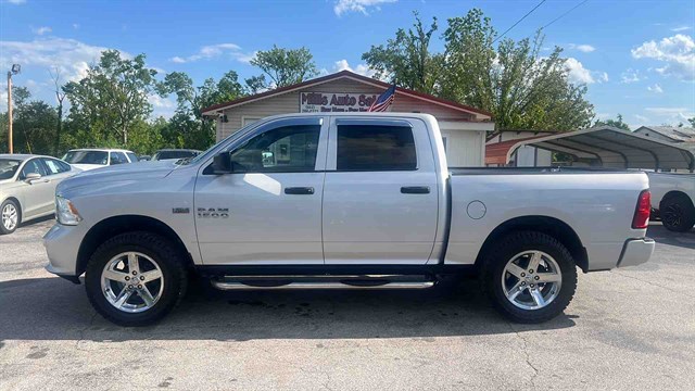 2014 RAM 1500 Express 4x4 Crew Cab's photo