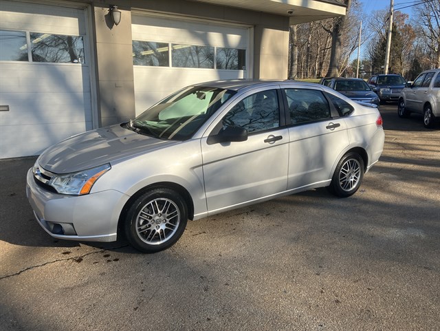 2011 Ford Focus SE's photo