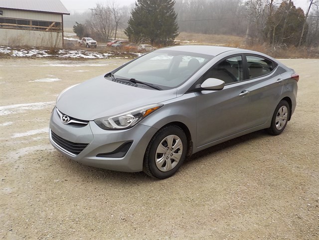 2016 Hyundai Elantra SE's photo