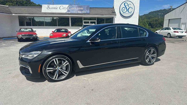 2016 BMW 7 Series 750i's photo