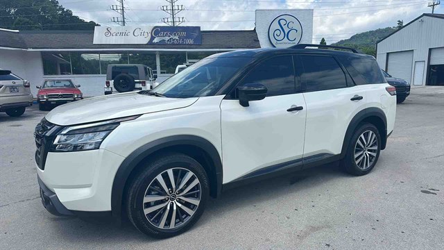 2022 Nissan Pathfinder Platinum 2WD's photo