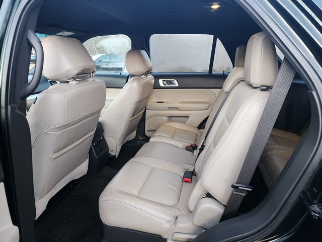 Ford Explorer photo 7
