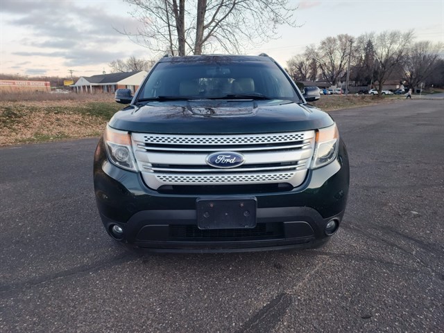 Ford Explorer photo 2