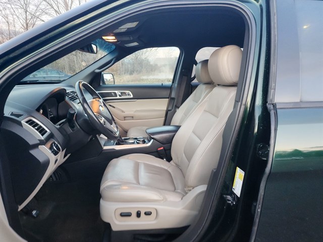 Ford Explorer photo 6