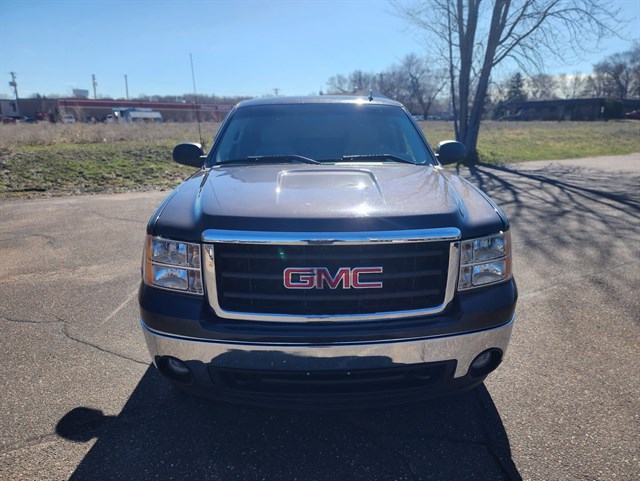 GMC Sierra photo 2