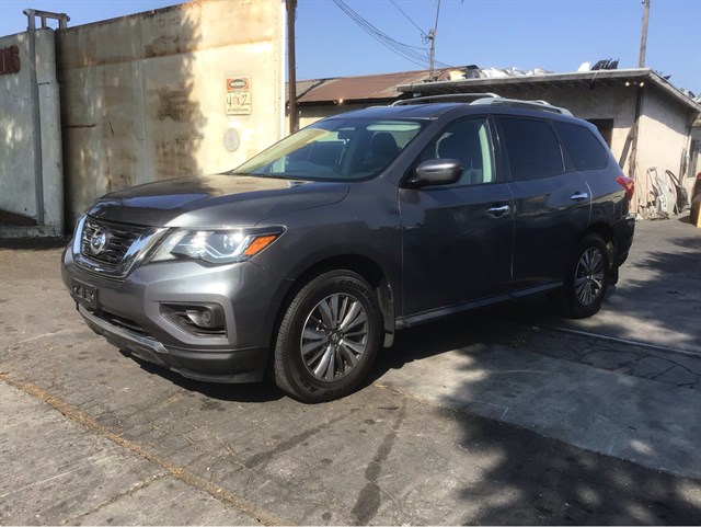 2020 Nissan Pathfinder S's photo