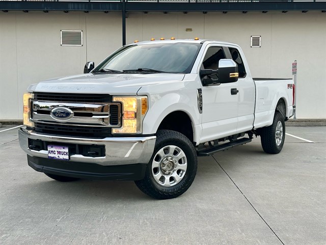 2017 Ford F-250 XL 4x4 SuperCab 8' Box's photo