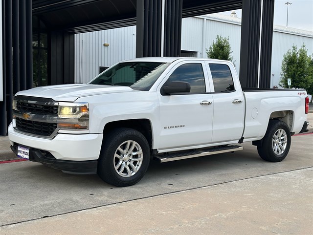 Chevrolet Silverado photo 3
