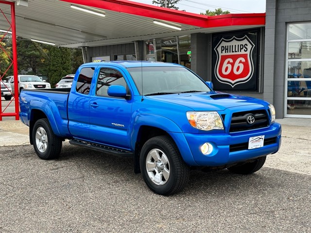 2005 Toyota Stock No 10875 by United Auto Group, Farmington MN