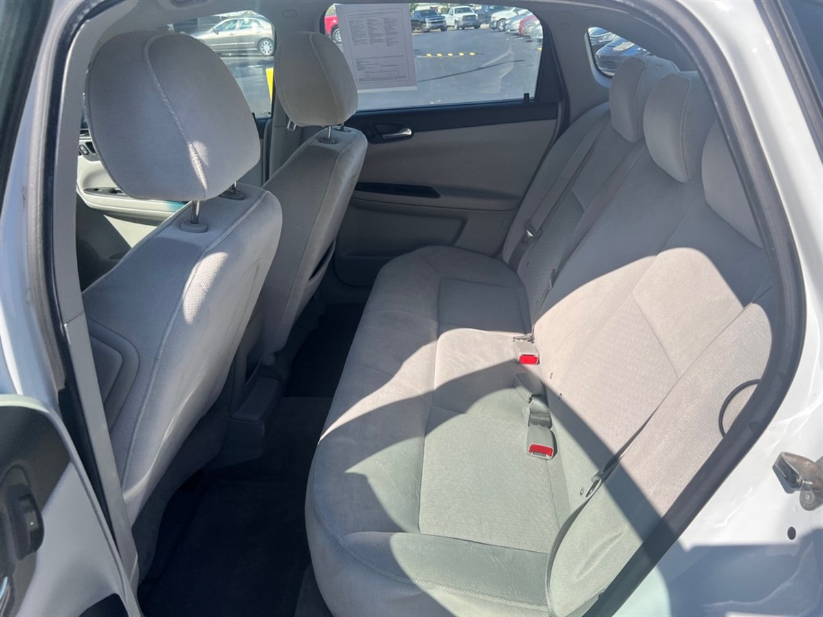 2010 Chevrolet Impala photo 4