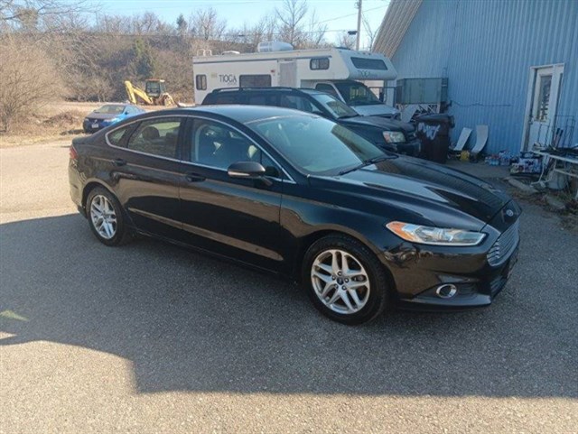 2013 Ford Fusion SE's photo