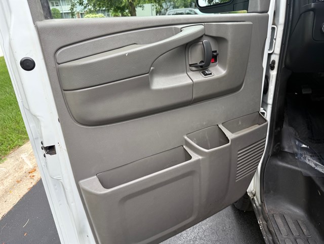 2015 CHEVROLET EXPRESS - Image 32