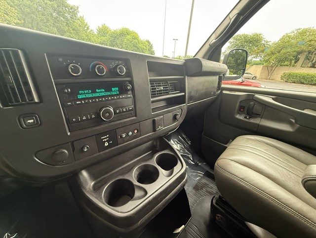 2015 CHEVROLET EXPRESS - Image 24