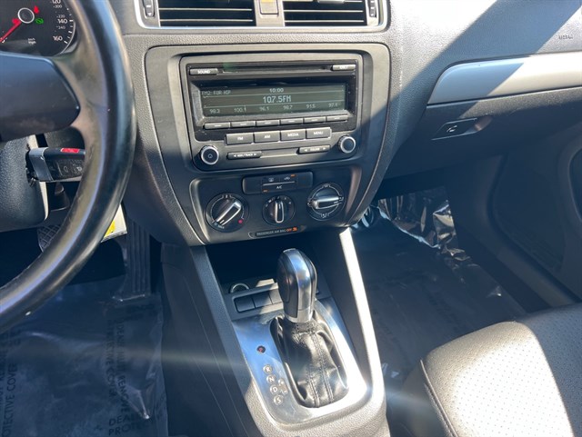 2013 VOLKSWAGEN JETTA - Image 28