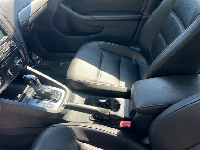 2013 VOLKSWAGEN JETTA - Image 23