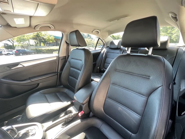 2013 VOLKSWAGEN JETTA - Image 19