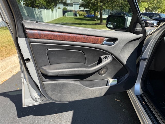 2003 BMW 325I - Image 16