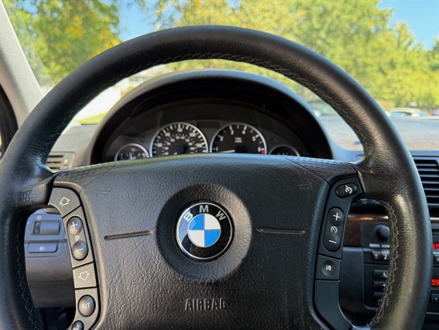 2003 BMW 325I - Image 21