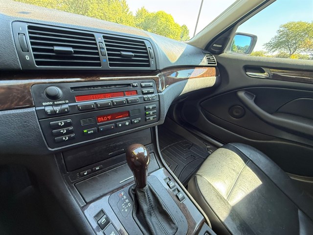 2003 BMW 325I - Image 19