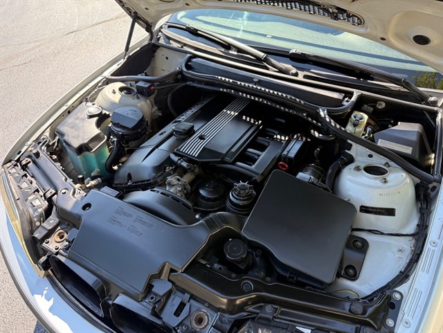 2003 BMW 325I - Image 13