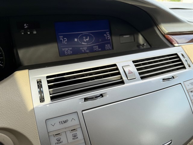 2009 TOYOTA AVALON - Image 19