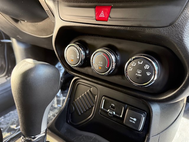 2017 JEEP RENEGADE - Image 21