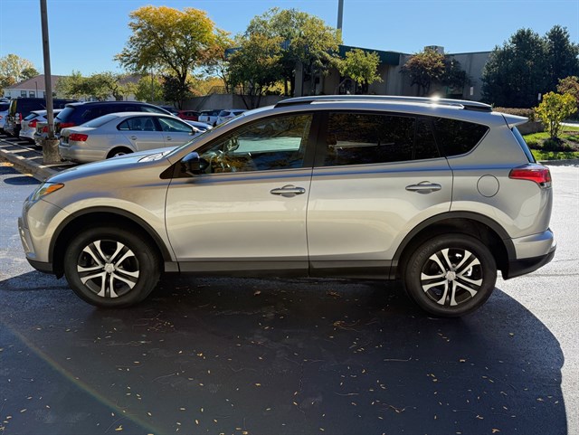 2017 TOYOTA RAV4 - Image 43