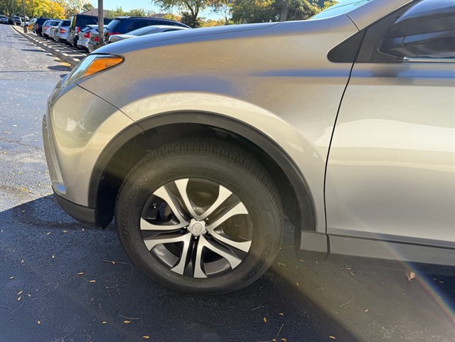 2017 TOYOTA RAV4 - Image 35