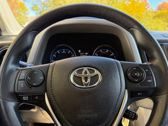2017 TOYOTA RAV4 - Image 17