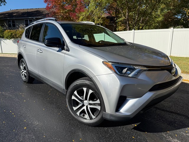 2017 TOYOTA RAV4 - Image 1