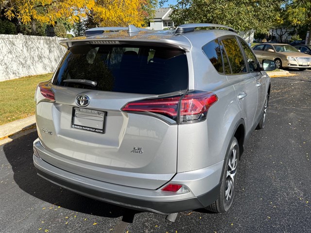 2017 TOYOTA RAV4 - Image 5