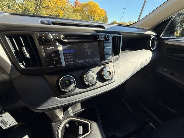 2017 TOYOTA RAV4 - Image 30