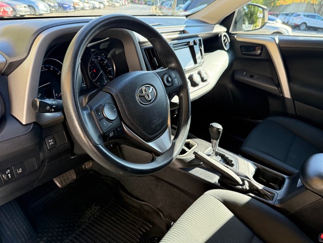 2017 TOYOTA RAV4 - Image 32