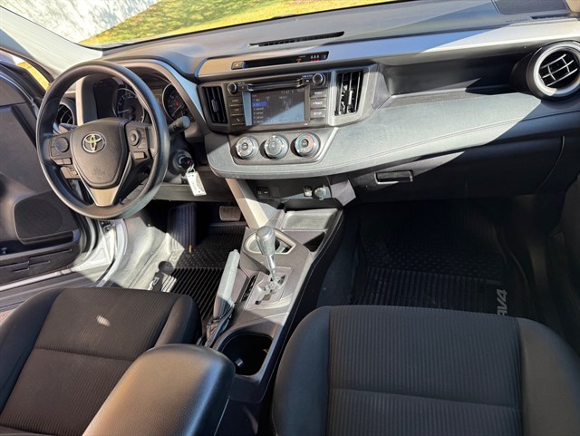 2017 TOYOTA RAV4 - Image 19