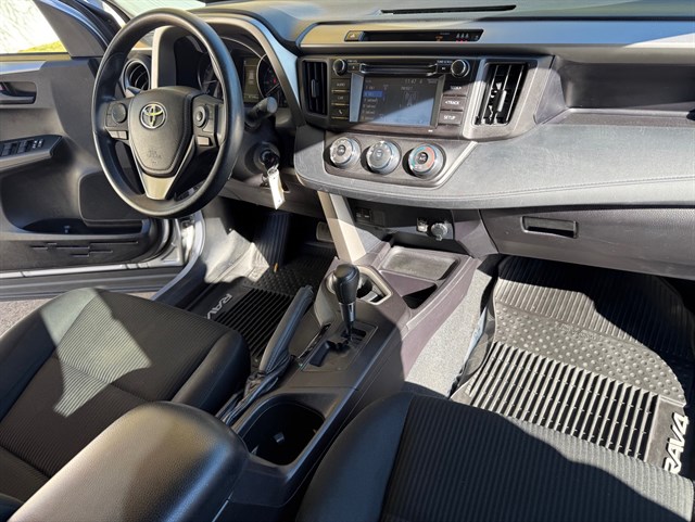 2017 TOYOTA RAV4 - Image 21