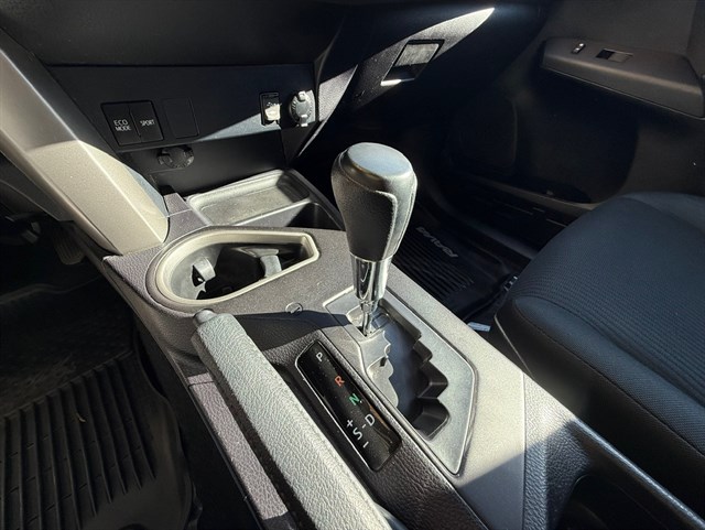 2017 TOYOTA RAV4 - Image 28