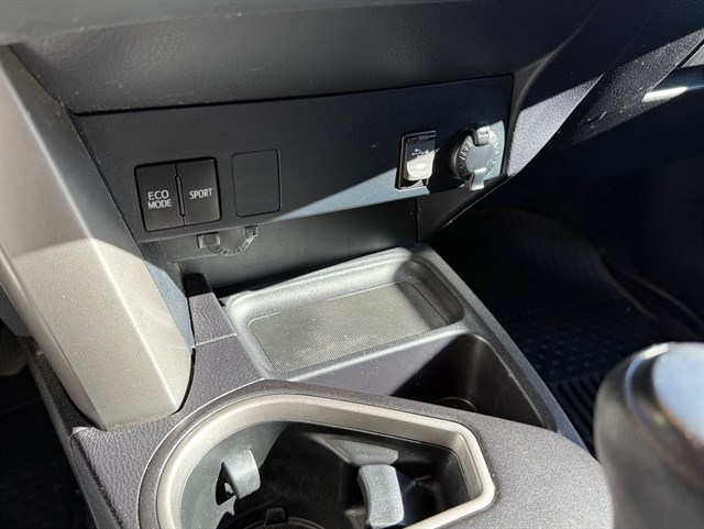 2017 TOYOTA RAV4 - Image 16