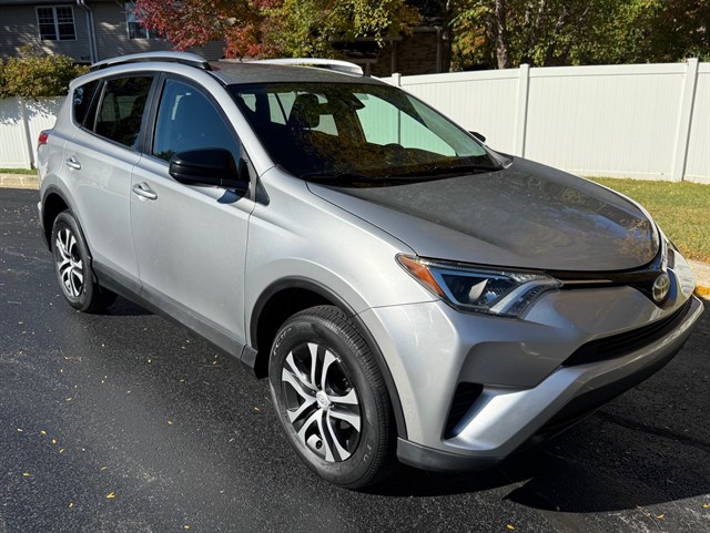 2017 TOYOTA RAV4 - Image 11