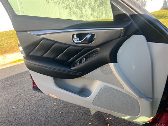2015 INFINITI Q50 - Image 25
