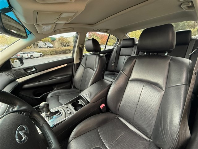 2015 INFINITI Q40 - Image 21