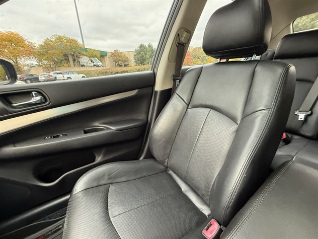 2015 INFINITI Q40 - Image 28